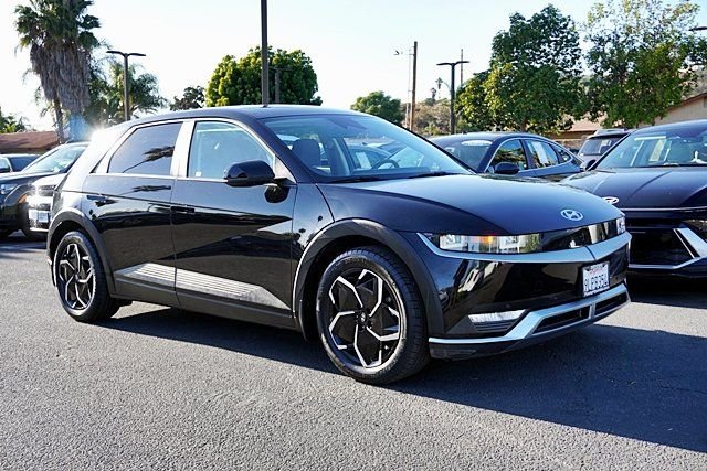 Used 2024 Black Hyundai SEL image 5