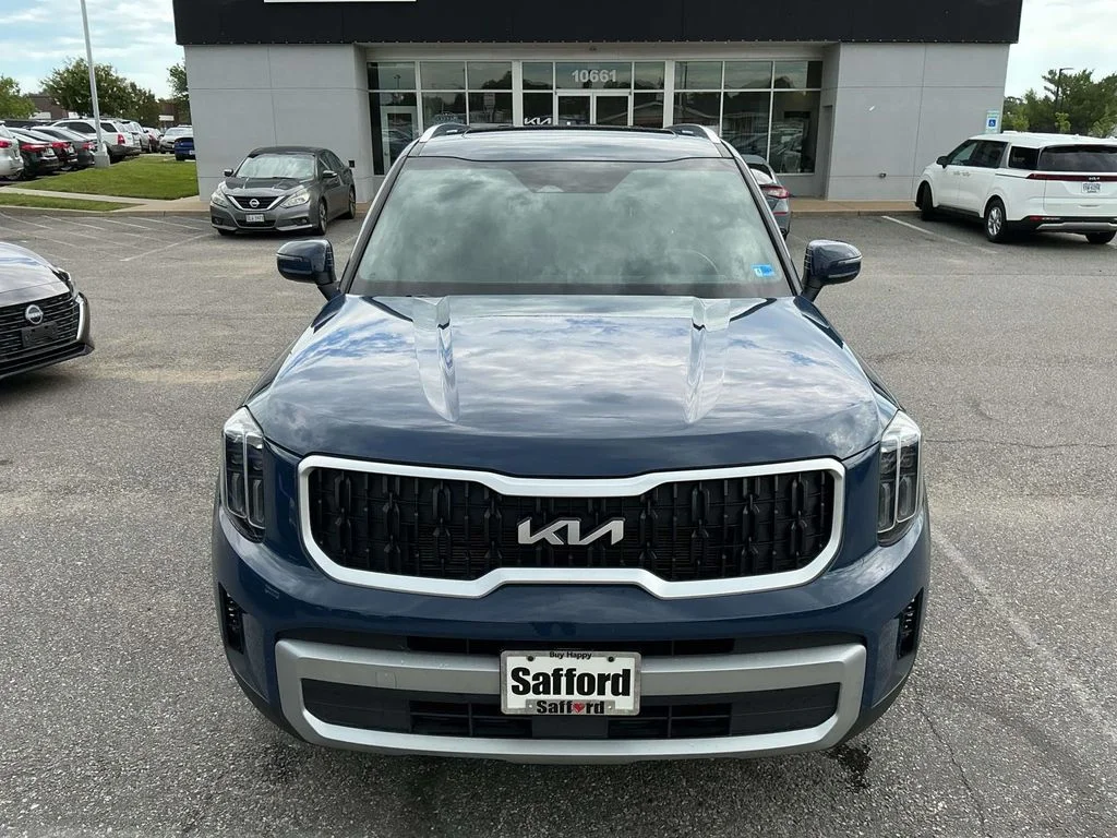 Used 2023 Black Kia EX image 4