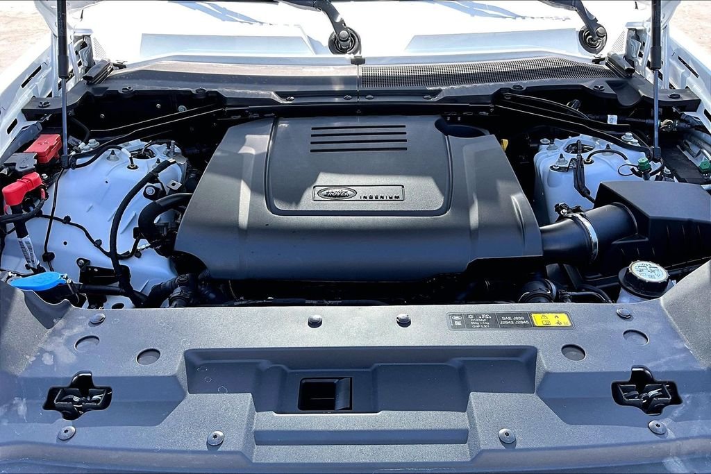 New 2026 FUJI WHITE Land Rover S image 12