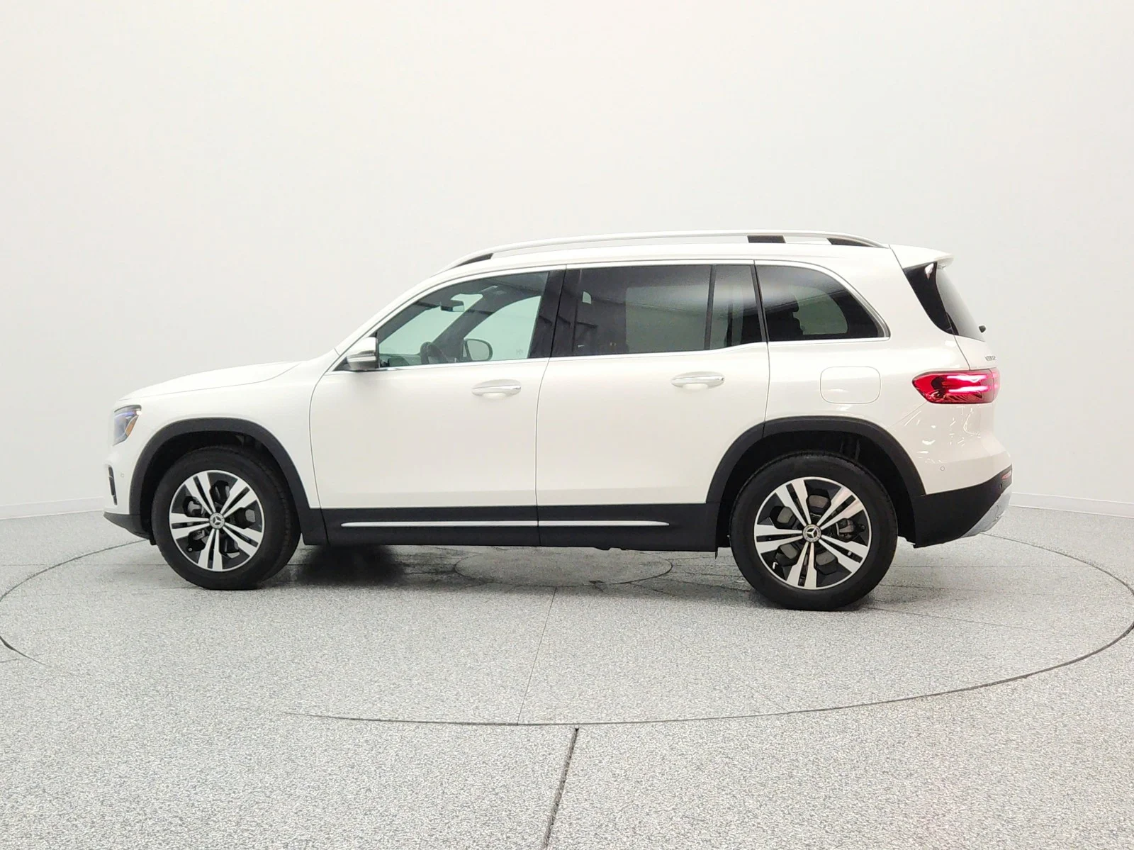 Used 2025 Polar White Mercedes-Benz GLB 250 SUV image 8