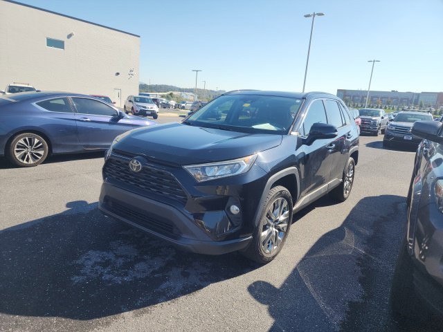 Used 2021 Black Toyota XLE Premium image 3