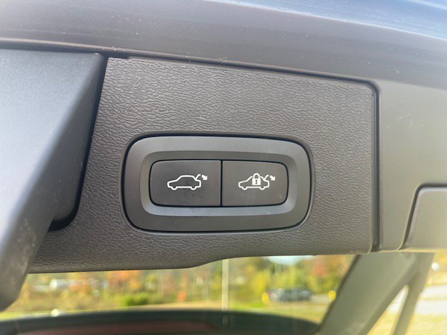 Used 2024 Blue Volvo Core Dark Theme image 10