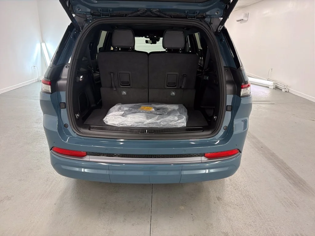 New 2027 Gray Jeep Limited image 8