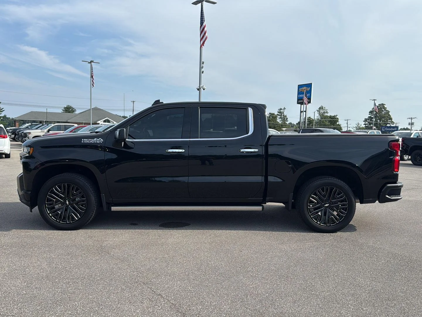 Used 2022 Black Chevrolet High Country image 9