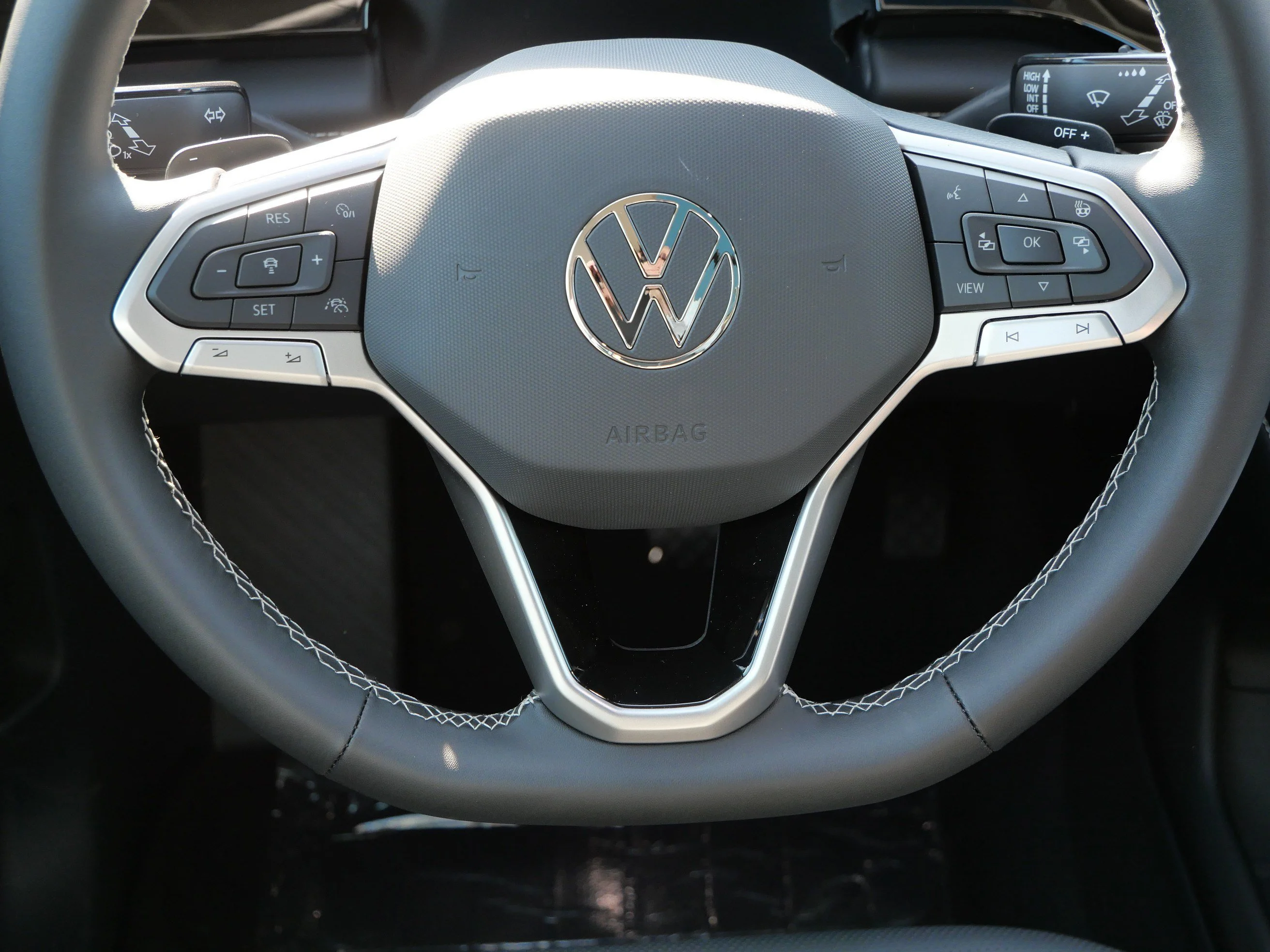 New 2026 Pure Gray Volkswagen 2.0T SEL image 9