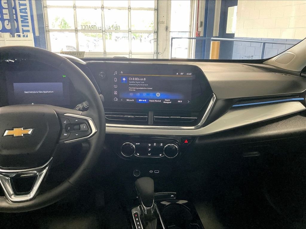 Used 2025 Gray Chevrolet LT image 18