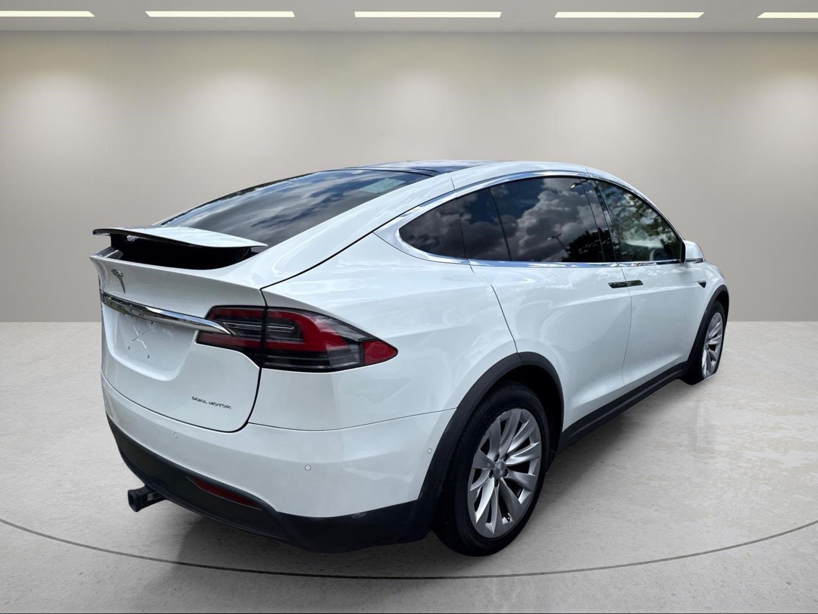 Used 2020  Tesla Long Range image 16