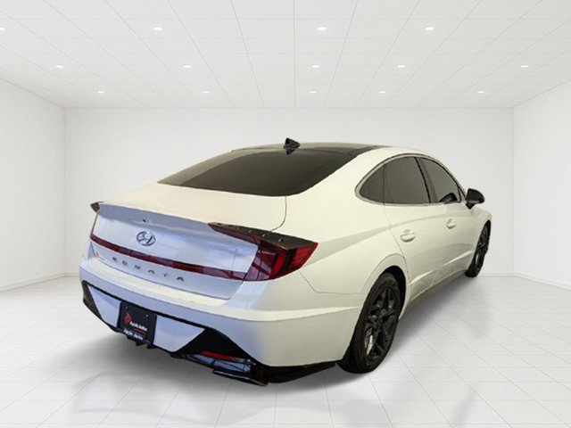 Used 2023 White Hyundai SEL image 5