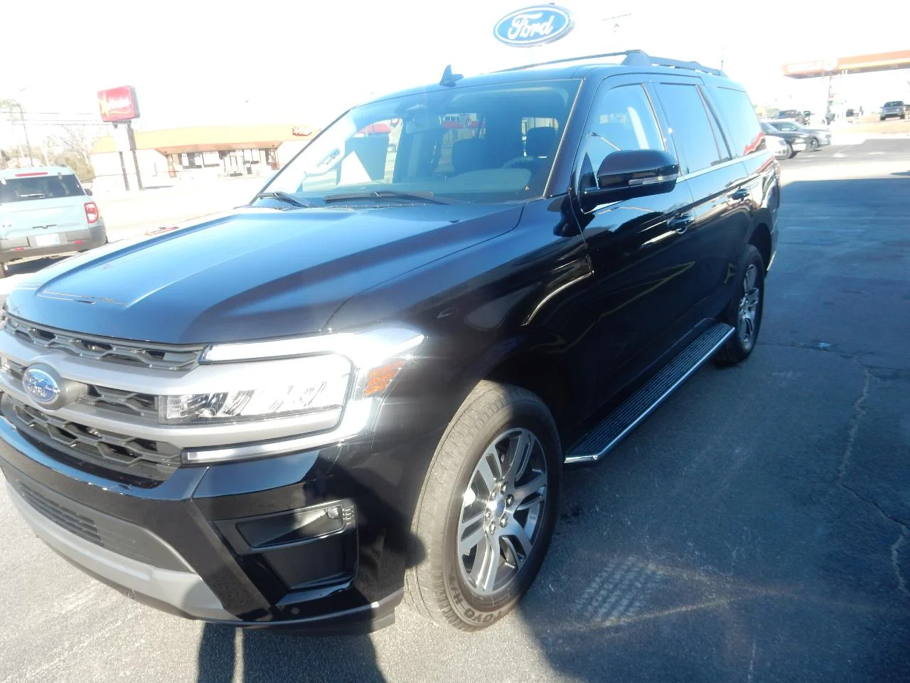 New 2022 Black Ford XLT 4X2 image 4