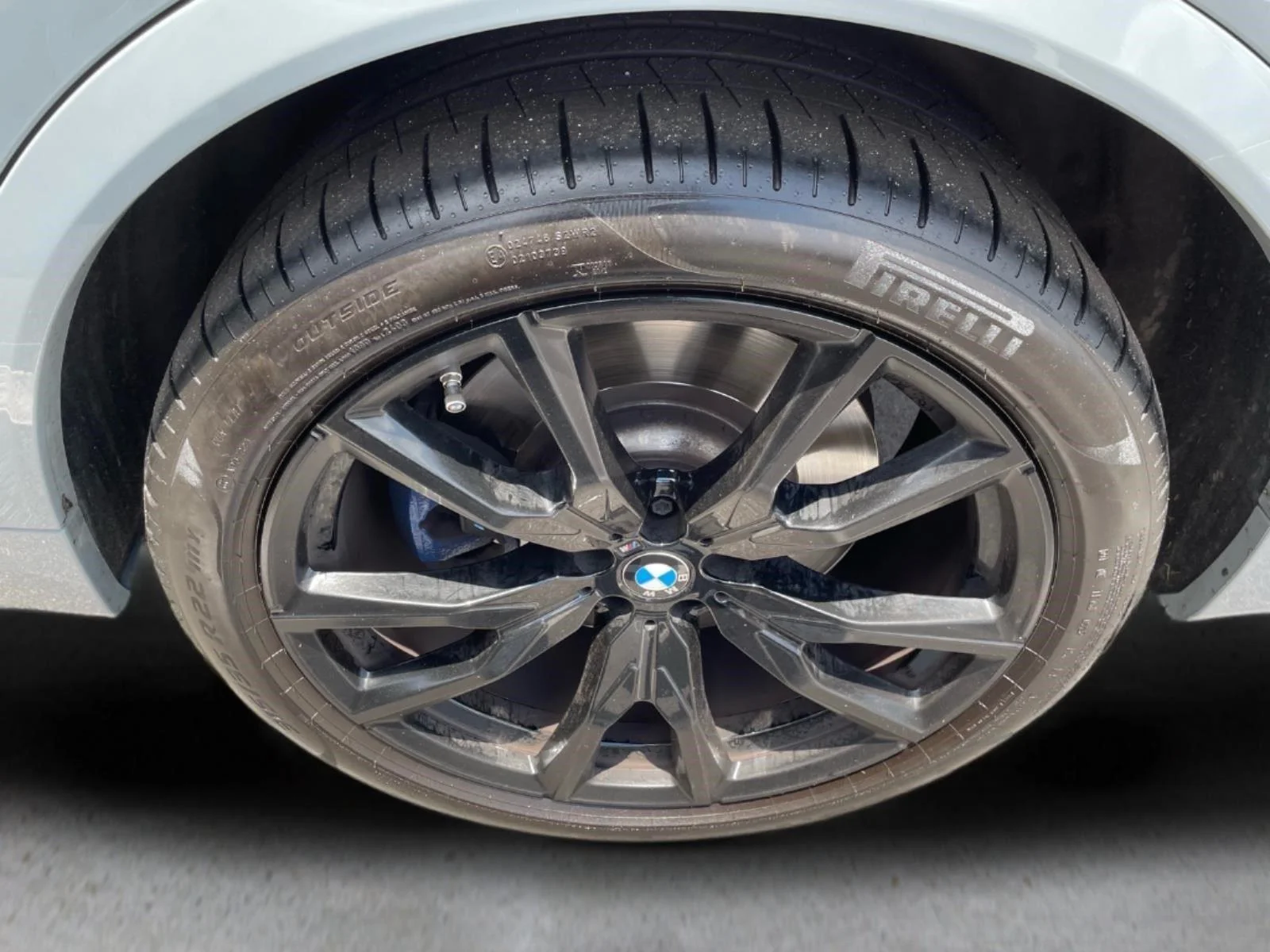 Used 2024 Brooklyn Grey Metallic BMW M60i image 22