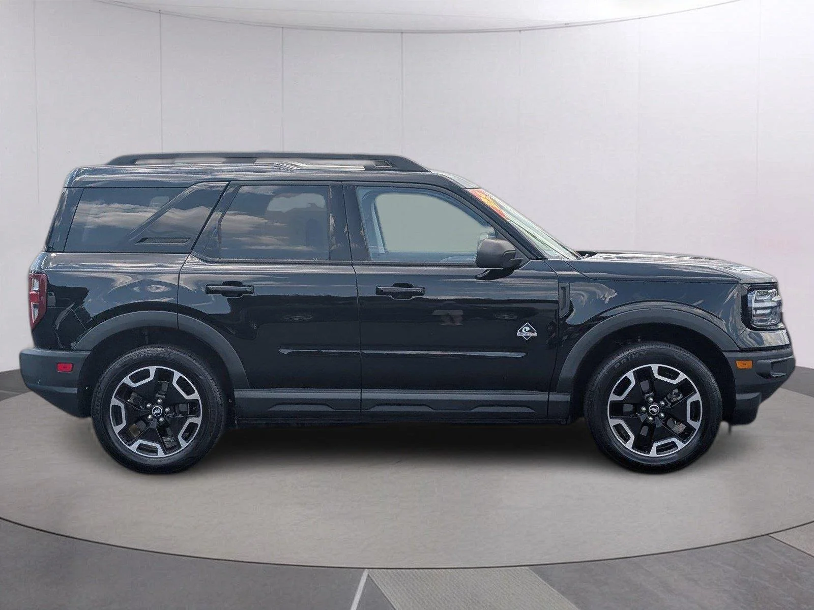 Used 2023 Shadow Black Ford Outer Banks image 7