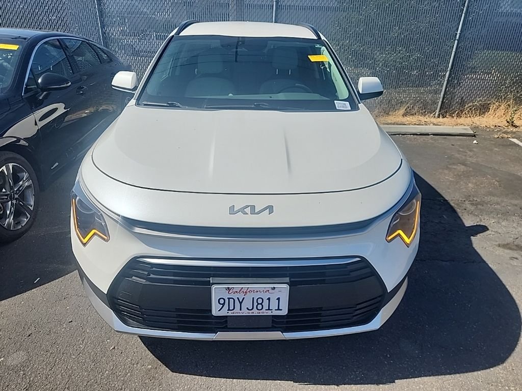 Used 2023 White Kia EX image 2