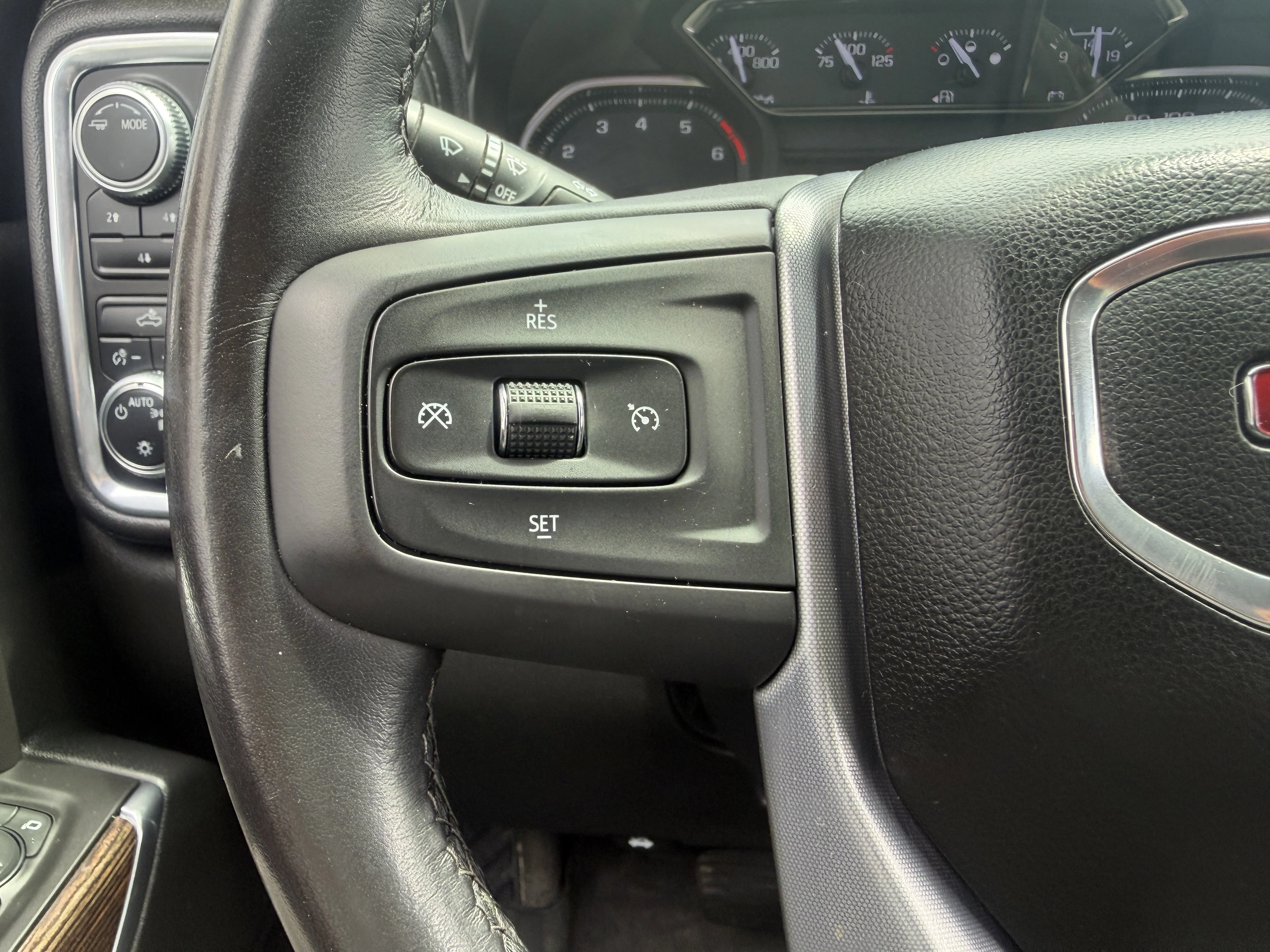 Used 2020 Dark Sky Metallic GMC SLE image 34