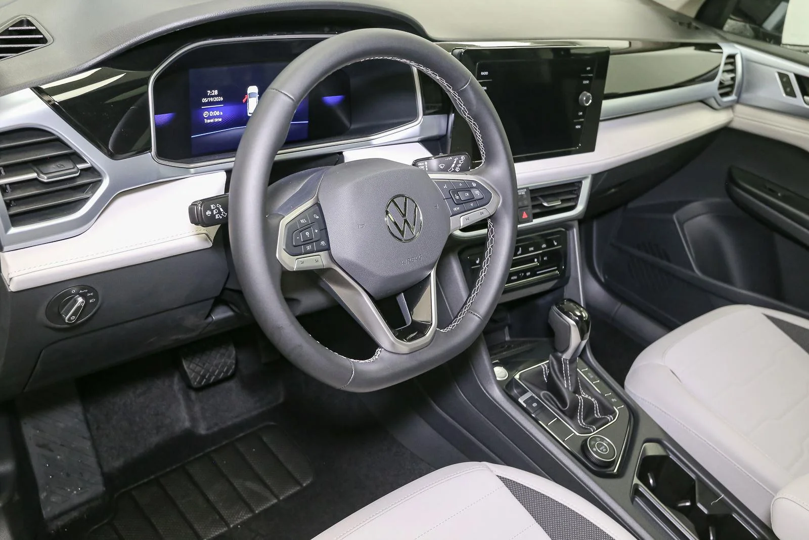 New 2026 Deep Black Pearl Volkswagen SE image 18