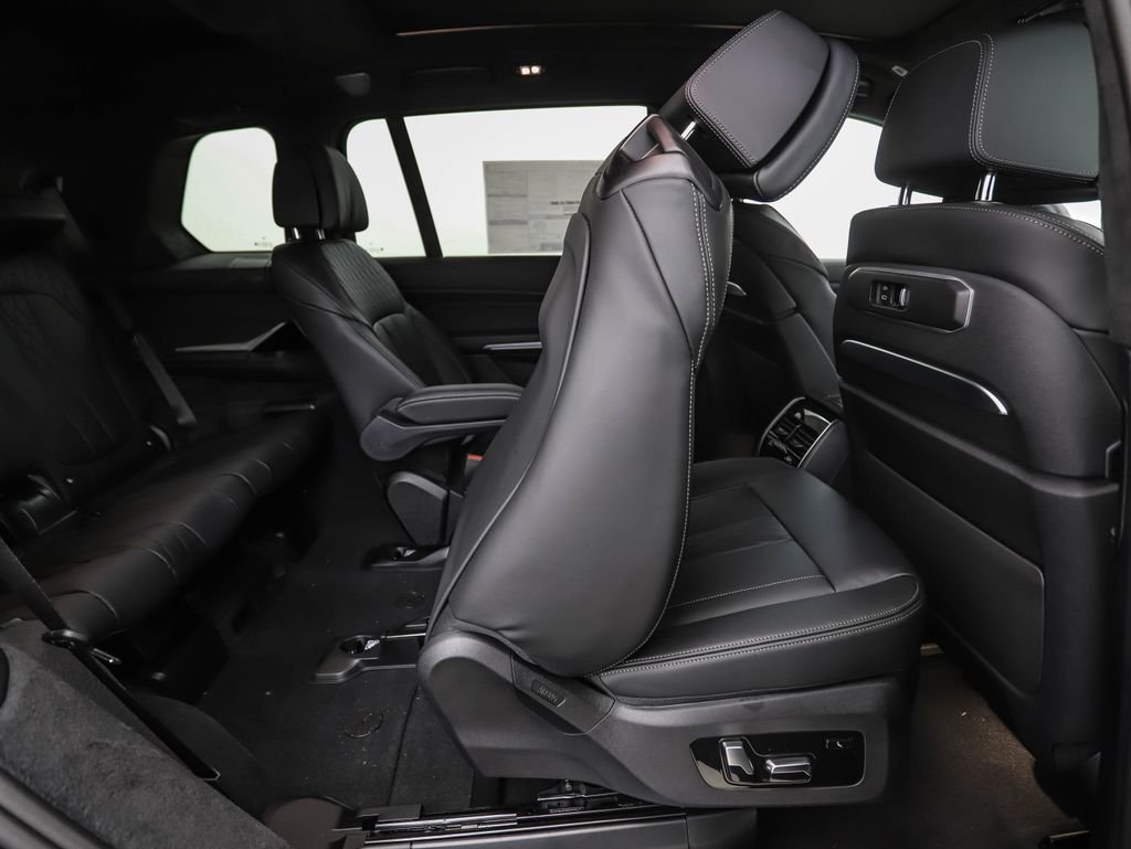 New 2027 Black Sapphire Metallic BMW xDrive40i image 34