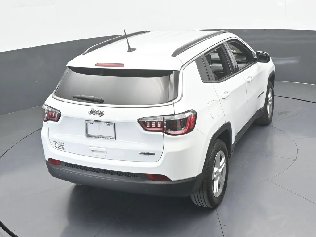 Used 2023 Bright White Clearcoat Jeep Latitude image 13