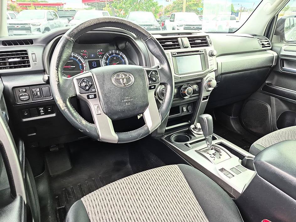 Used 2016 CLASSIC SILVER METALLIC Toyota Limited image 29