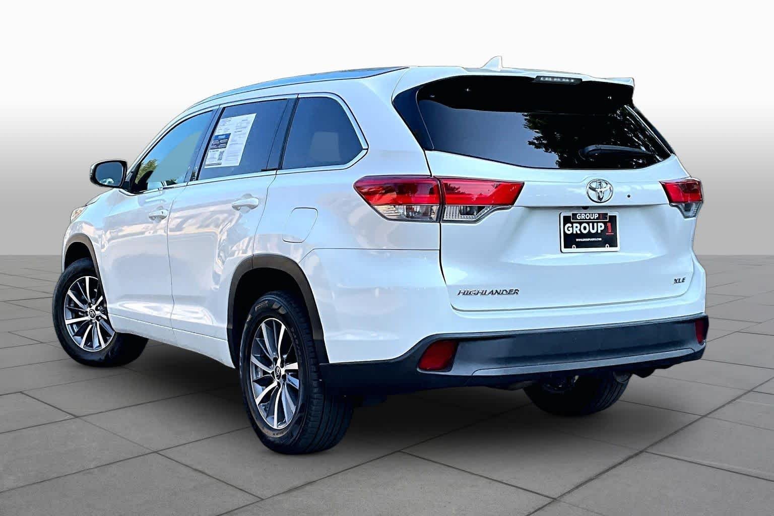 Used 2017 Blizzard Pearl Toyota XLE image 12