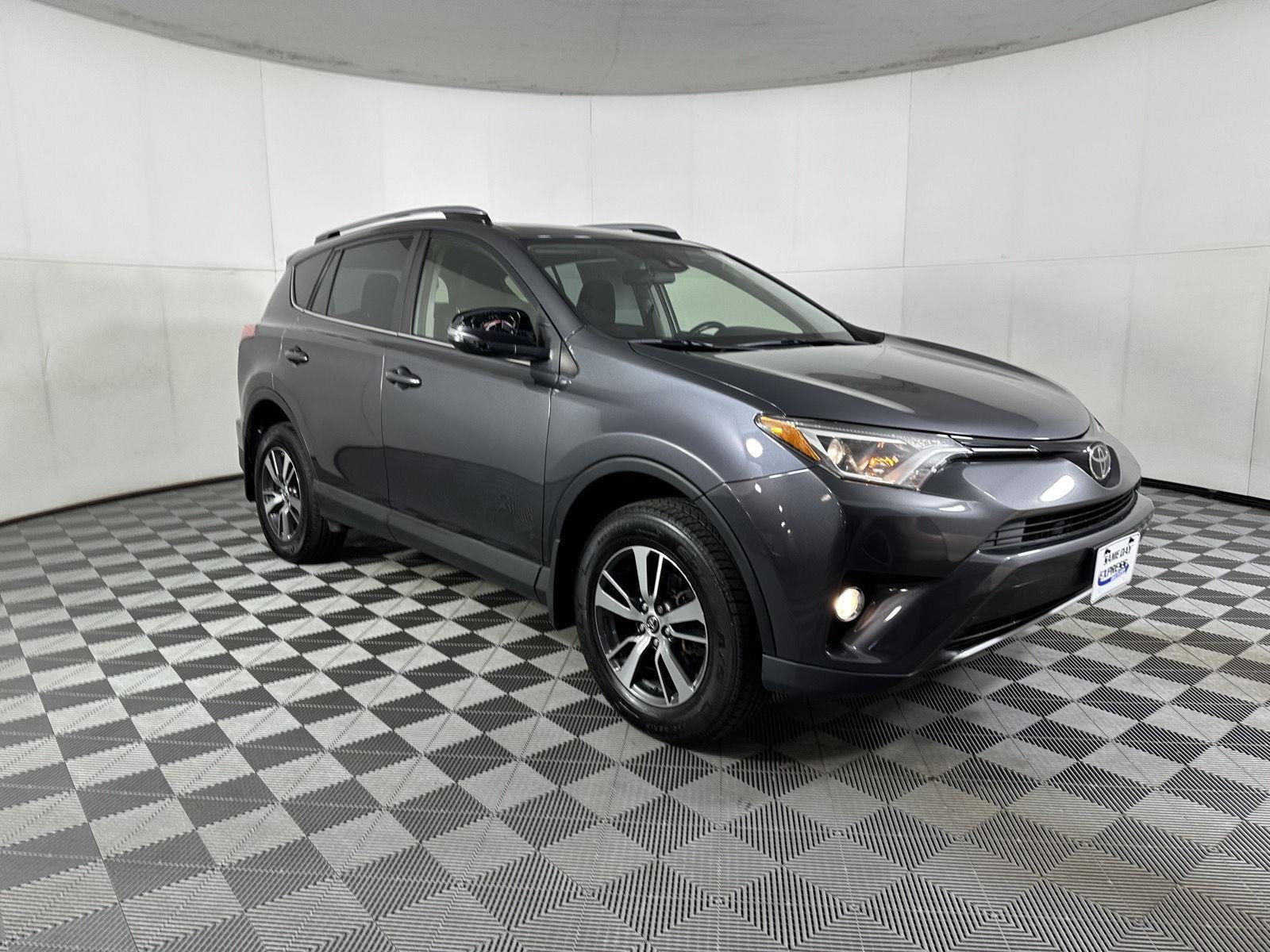 Used 2018 Magnetic Gray Metallic Toyota XLE image 9