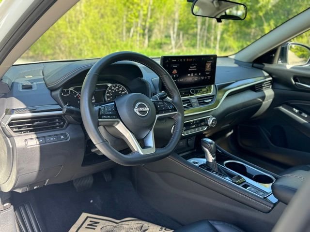 Used 2023 Pearl White Nissan 2.0 SR image 10
