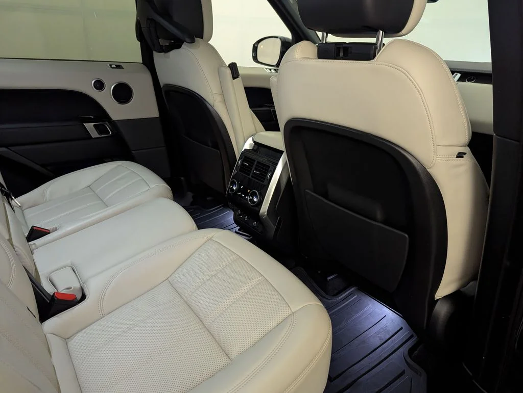 Used 2022 Black Land Rover HSE Silver Edition image 34