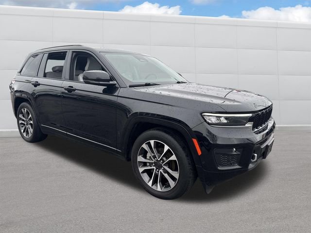Used 2023 Diamond Black Jeep Overland image 11