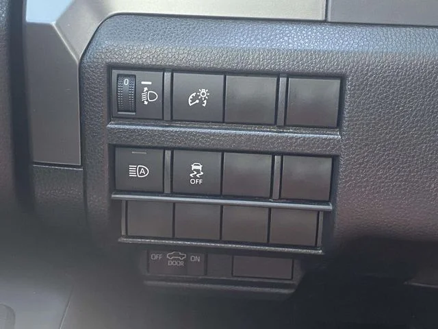 Used 2025  Toyota SR5 image 20