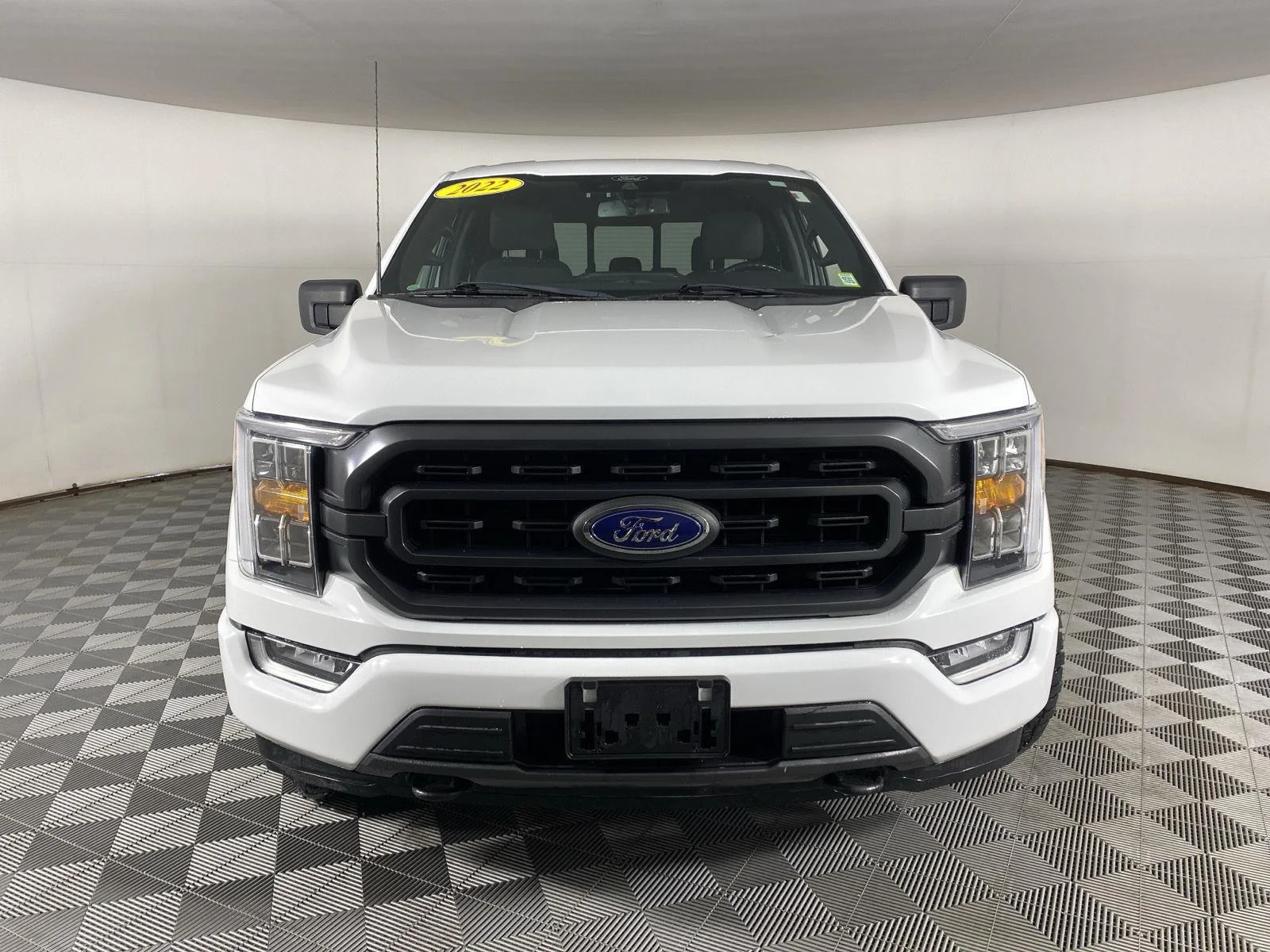 Used 2022 Oxford White Ford XLT image 5