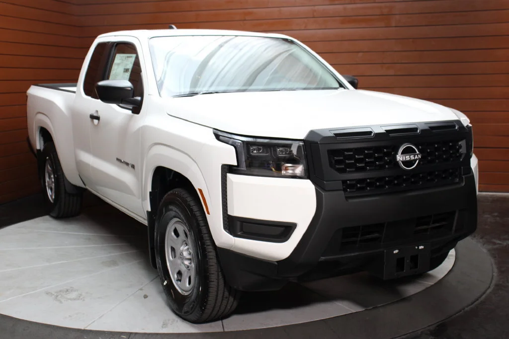 New 2027 Glacier White Nissan King Cab® S image 27