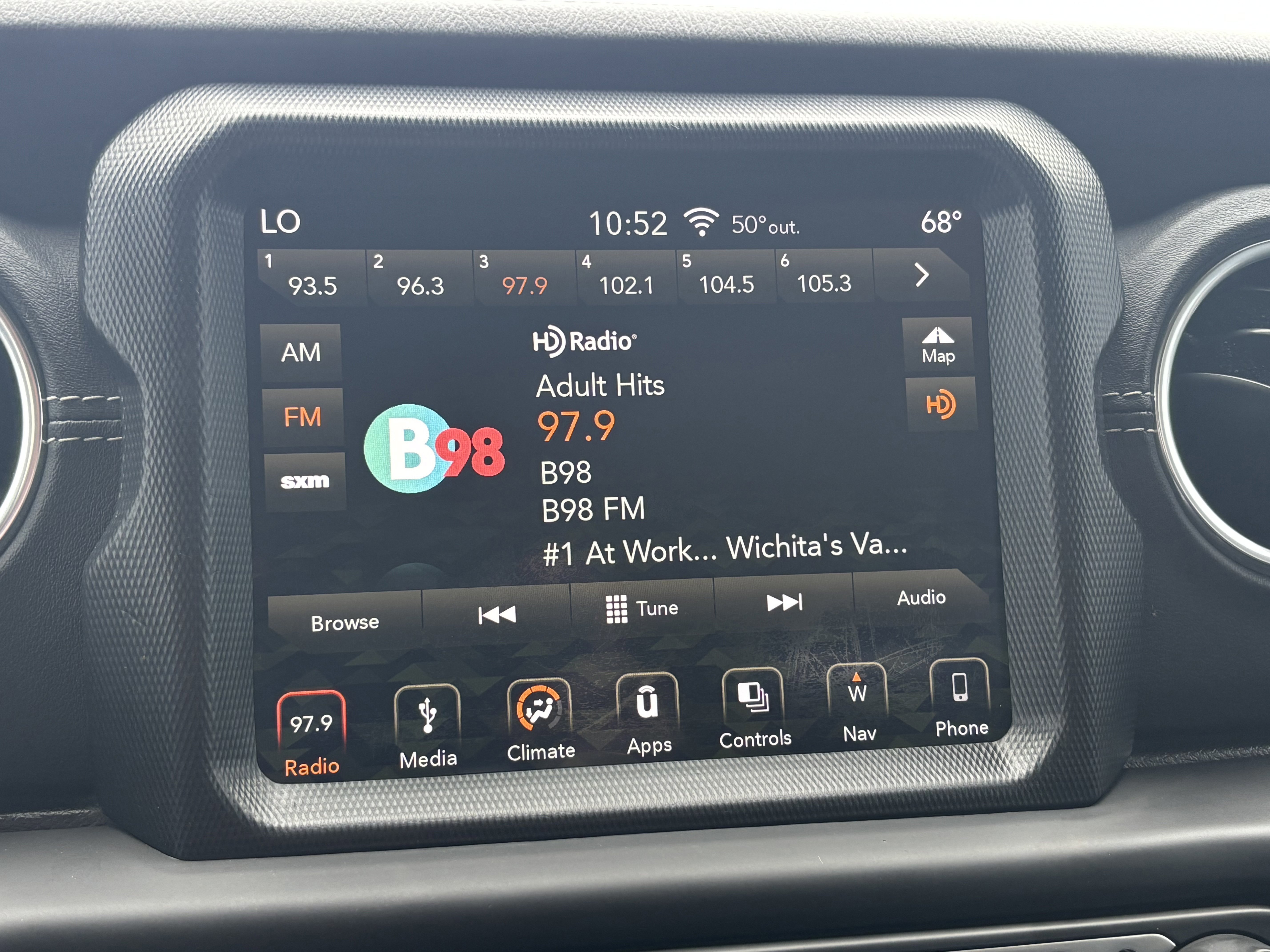 Used 2019 Black Clearcoat Jeep Sahara image 13