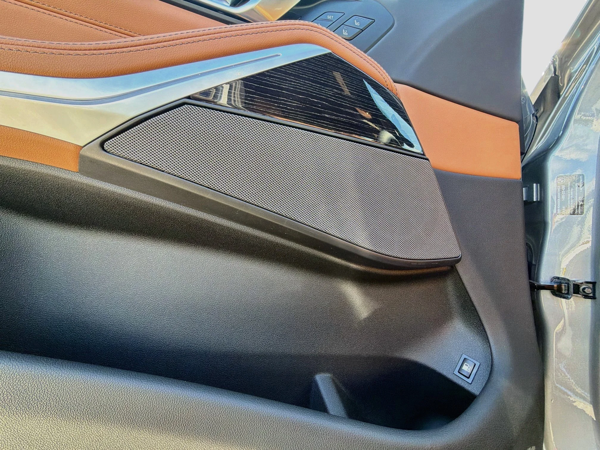 Used 2026 Skyscraper Grey Metallic BMW xDrive50e image 23