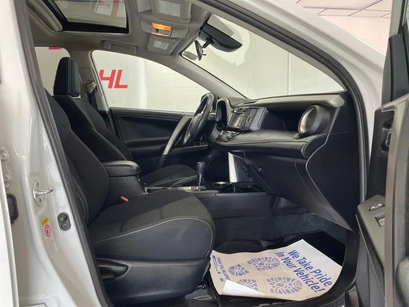 Used 2018 White Toyota XLE image 14