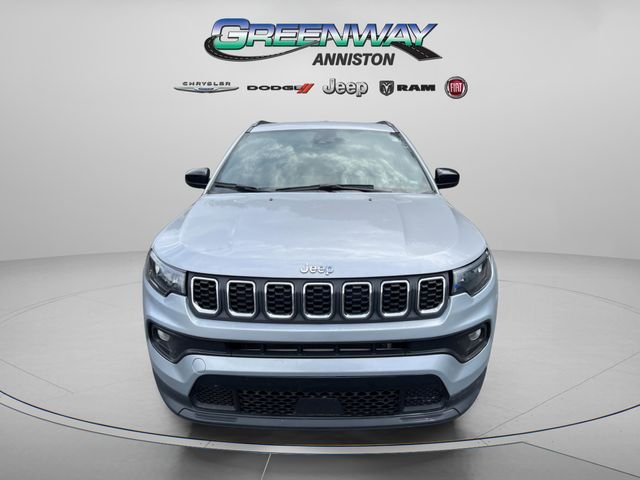 Used 2024 Silver Zynith Metallic Clearcoat Jeep Latitude image 2
