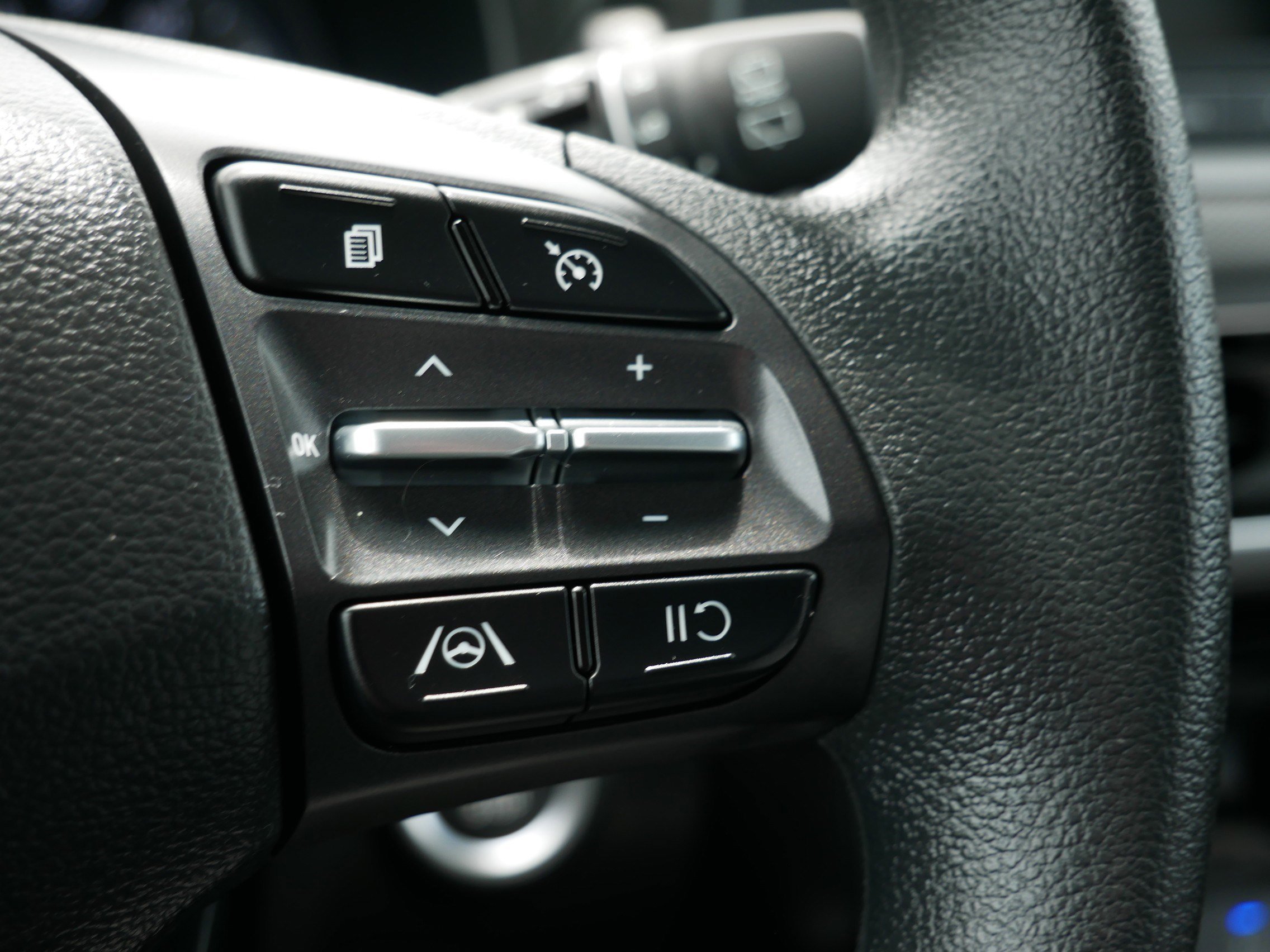 2023 Hyundai Kona SEL - Photo 28
