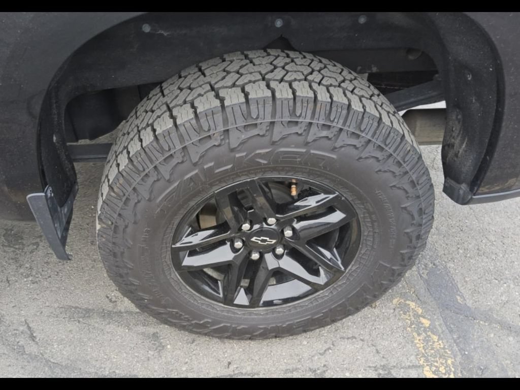 Used 2022 BLACK Chevrolet LT Trail Boss image 6