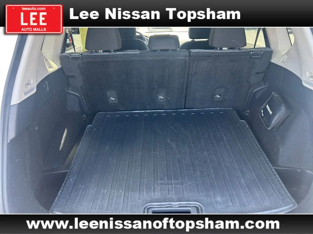 Used 2021 Glacier White Nissan S image 19