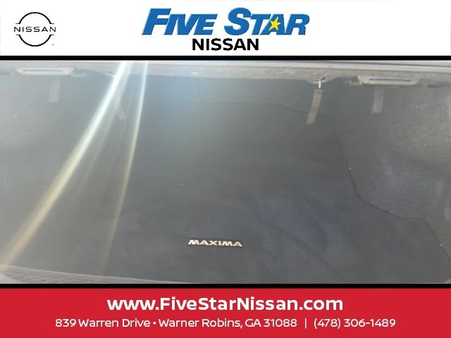 Used 2023 Silver Nissan Platinum image 10