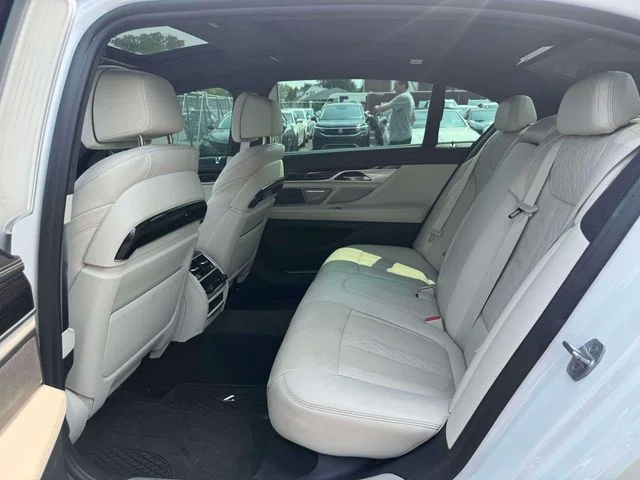 Used 2019 White BMW 750i xDrive image 17