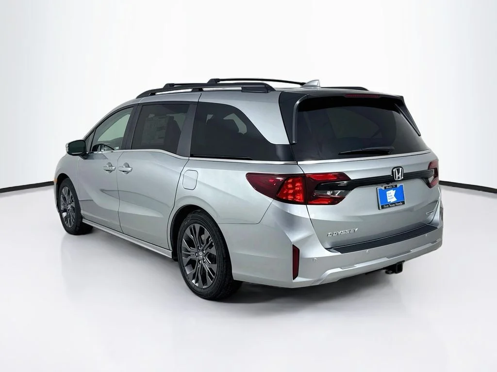 New 2026 Solar Silver Metallic Honda Touring image 6