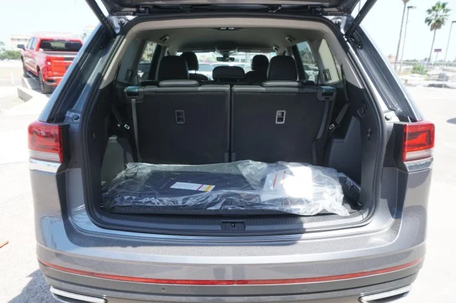 2024 Volkswagen Atlas SE w/Tech - Photo 8