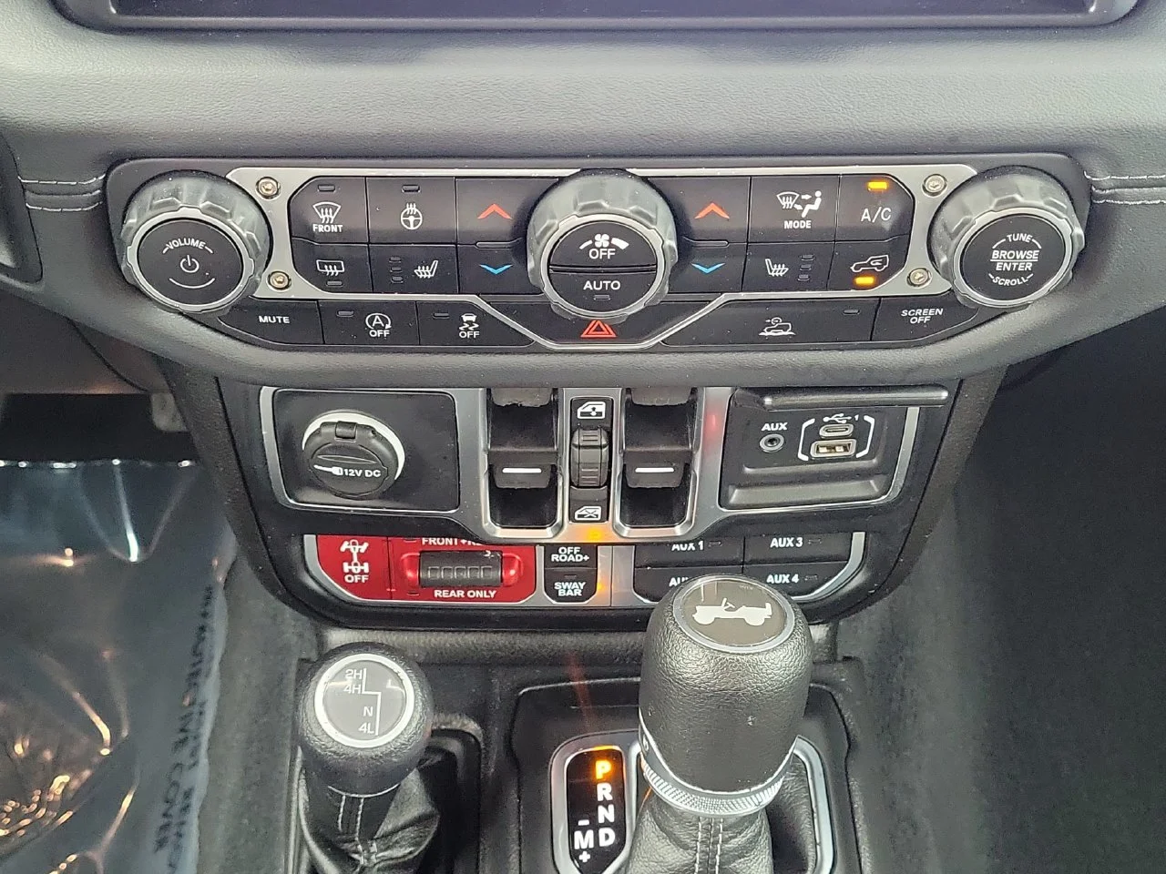 Used 2024 Gray Jeep Rubicon image 21