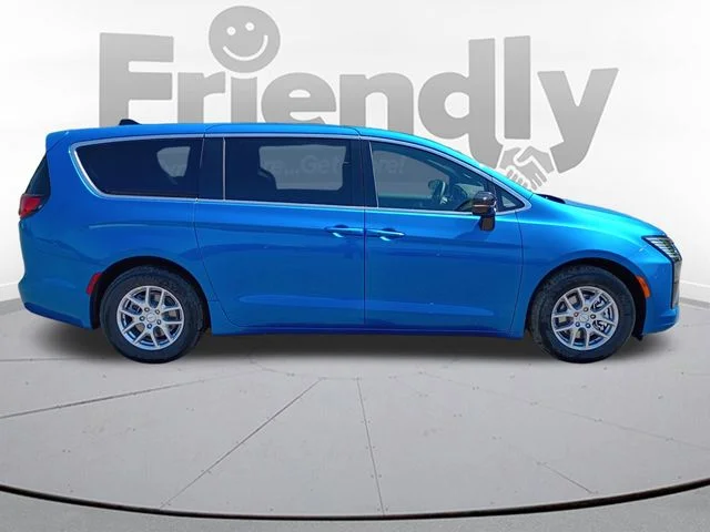 New 2027 Hydro Blue Pearl-Coat Exterior Paint Chrysler Select image 4