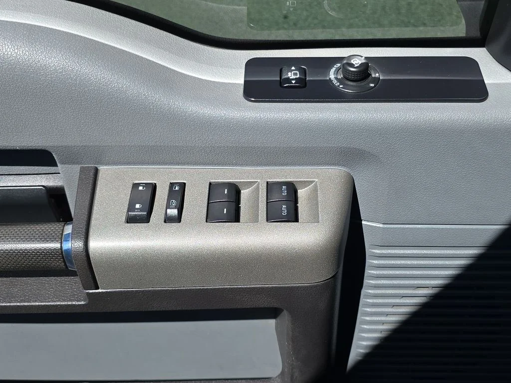 Used 2016 Gray Ford XLT image 24