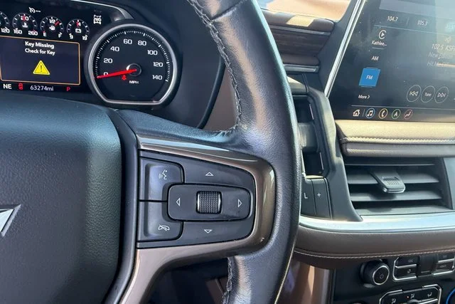 Used 2021 IRIDESCENT PEARL TRICOAT Chevrolet High Country image 16