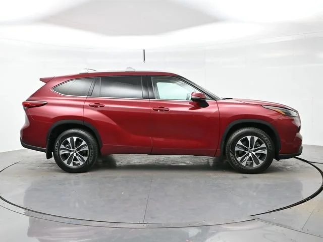 Used 2022 Ruby Flare Pearl Toyota XLE image 8
