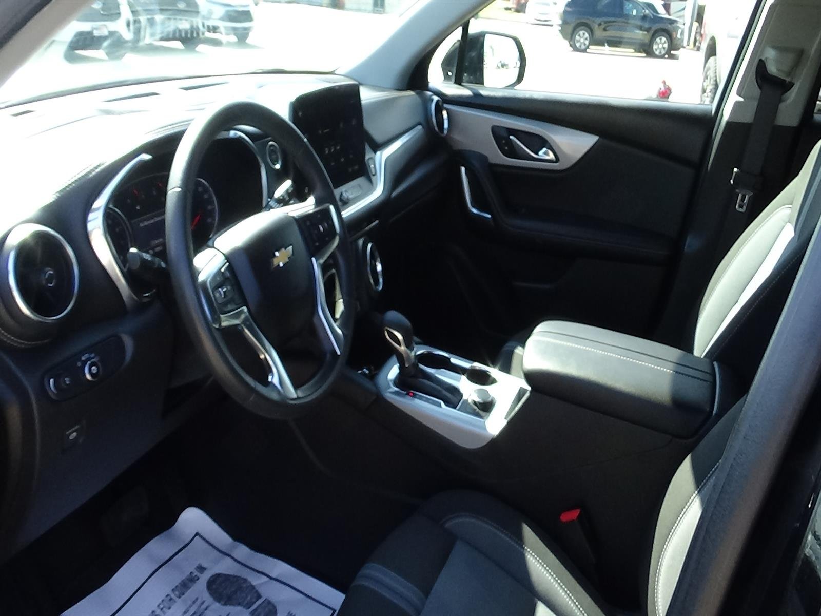 Used 2025 Black (gba) Chevrolet LT image 14