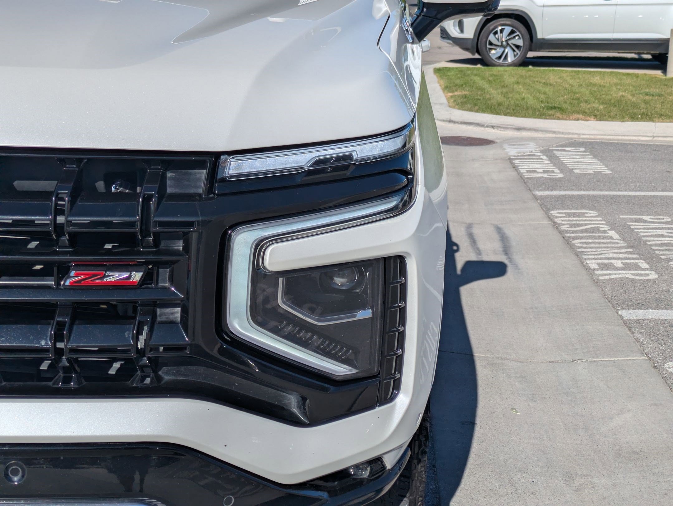 Used 2025 Iridescent Pearl Tricoat Chevrolet Z71 image 11