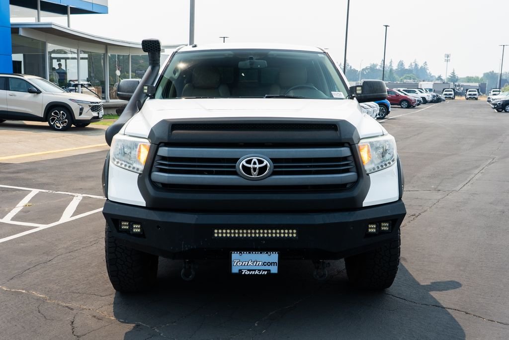 Used 2014 Super White Toyota SR5 image 7