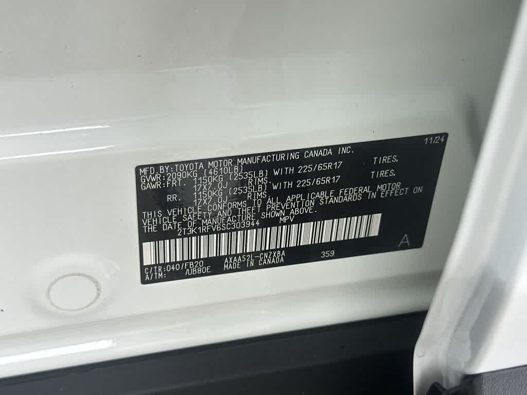 Used 2025 Ice Cap Toyota LE image 18