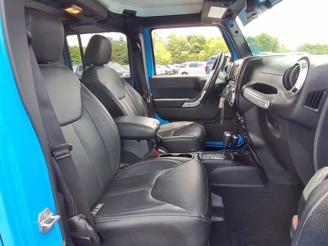Used 2017  Jeep Unlimited Sahara image 30